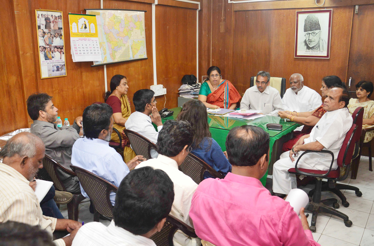 CHAIRMAN MAULANA AZAD MINORITY FINANCIAL CORPORATION DEVELOPMENT & MLA AMIN PATEL MEETING AT OLD CUSTOM HOUSE.