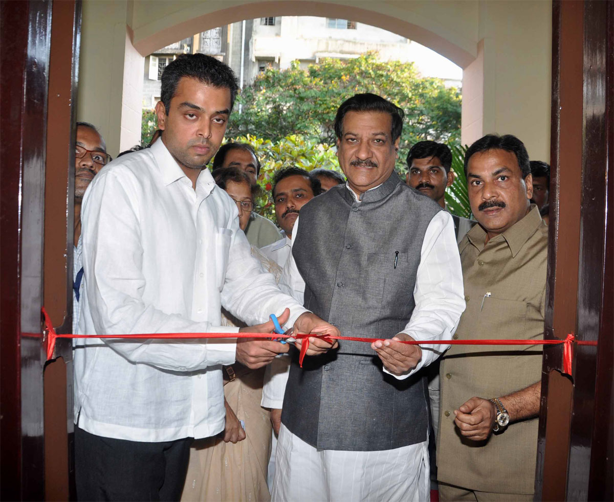 CHIEF MINISTER PRITHVIRAJ CHAVAN & UNION STATE MINISTER MILIND DEORA FOR INAUGURATED POLYTECNICAL COLLEGE FOR MINORITIES AT AT SIR J.J.SCHOOL OF ART CST.