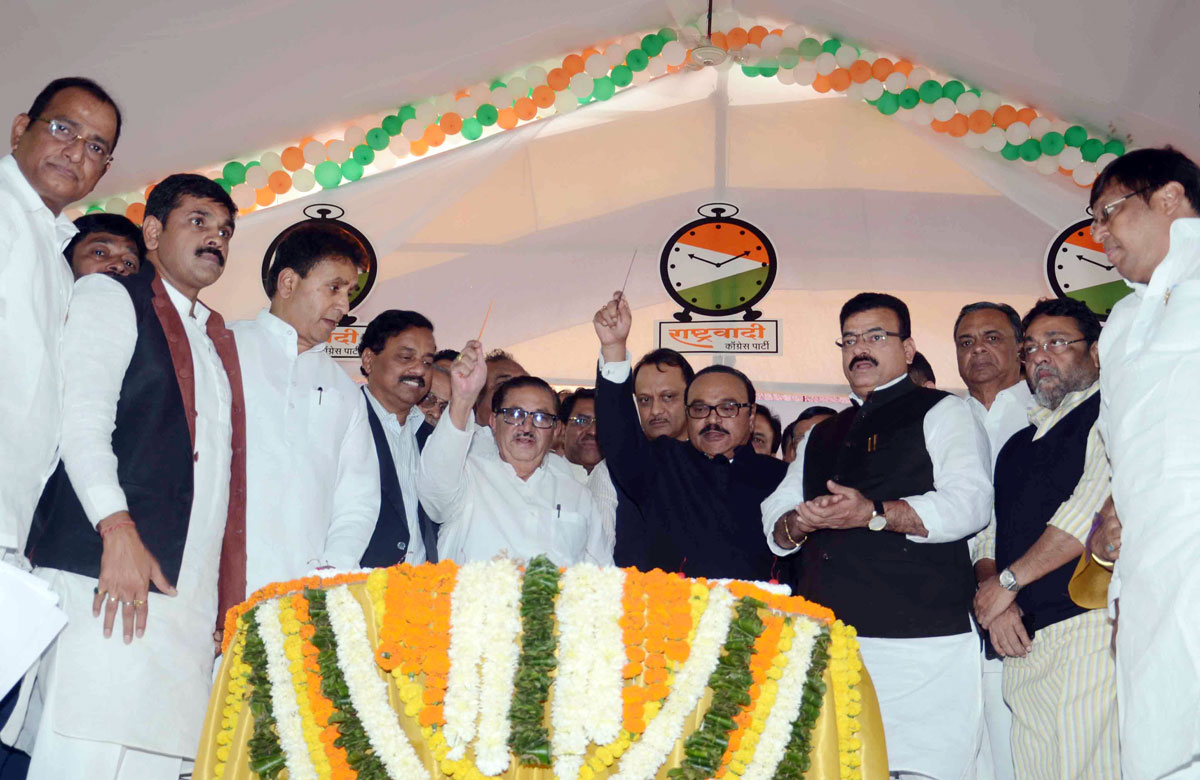 NCP Chief & Union Minister Sharad Pawar's 73rd birthday celebration by all NCP Leaders during NCP karyakarta melava at Nagpur.