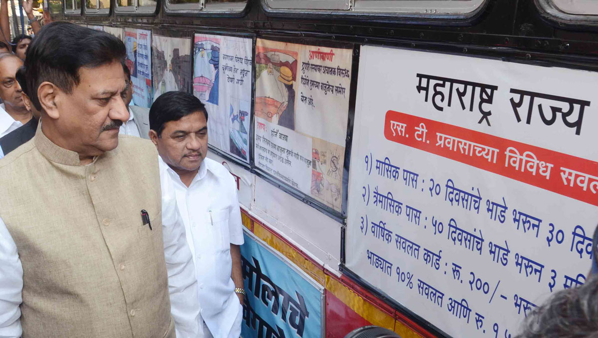 Chief Minister Prithviraj Chavan & Home Minister R.R.Patil Road Safety Awareness Campaign at Sahyadri Guest House.