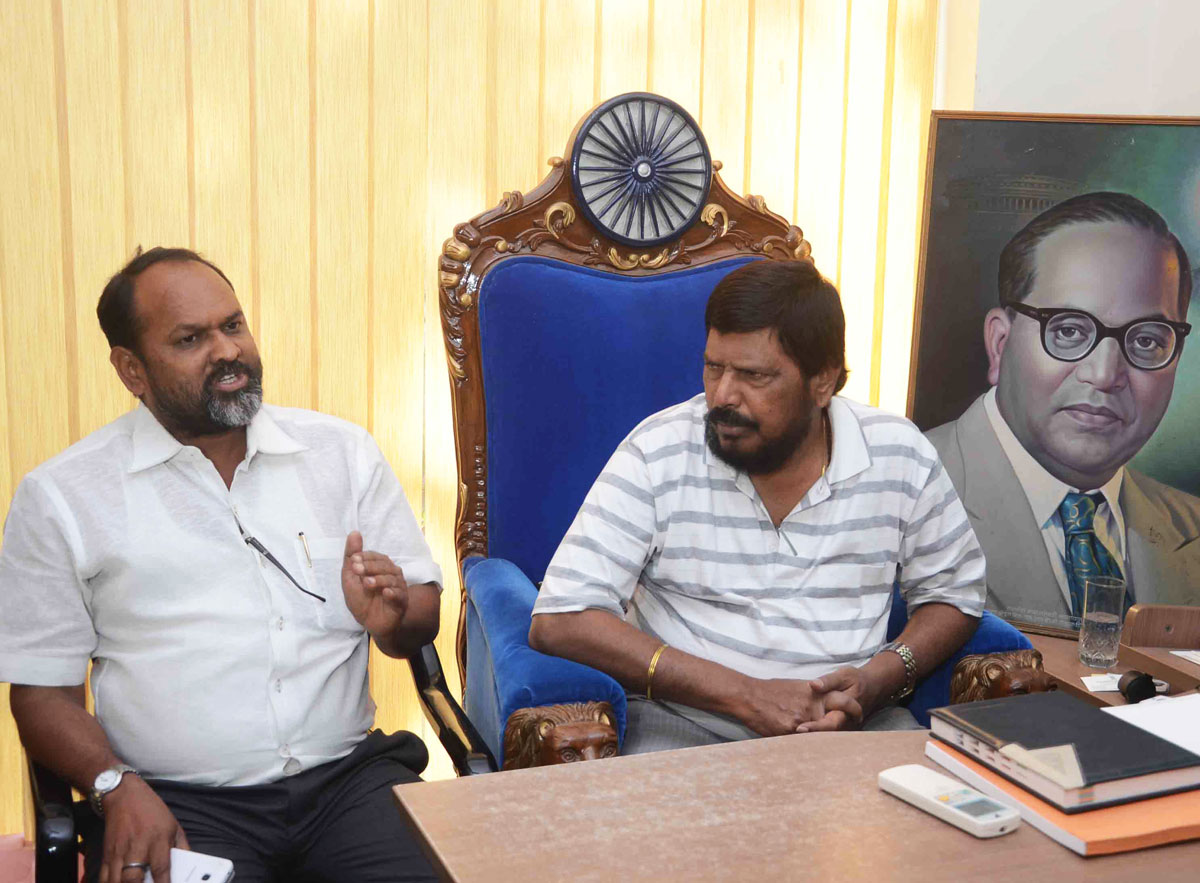 Rashtriya Samaj Party President Mahadev Jankar Meets RPI President Ramdas Athawale at Savidhan Bunglow Bandra.