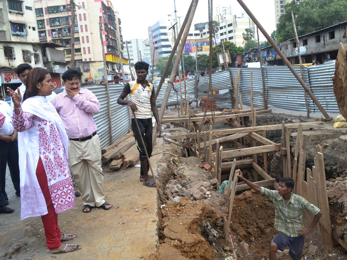 Dharavi Assembly MLA & Minister Varshatai Gaikwad visited our Constituency Area before Monsoon.