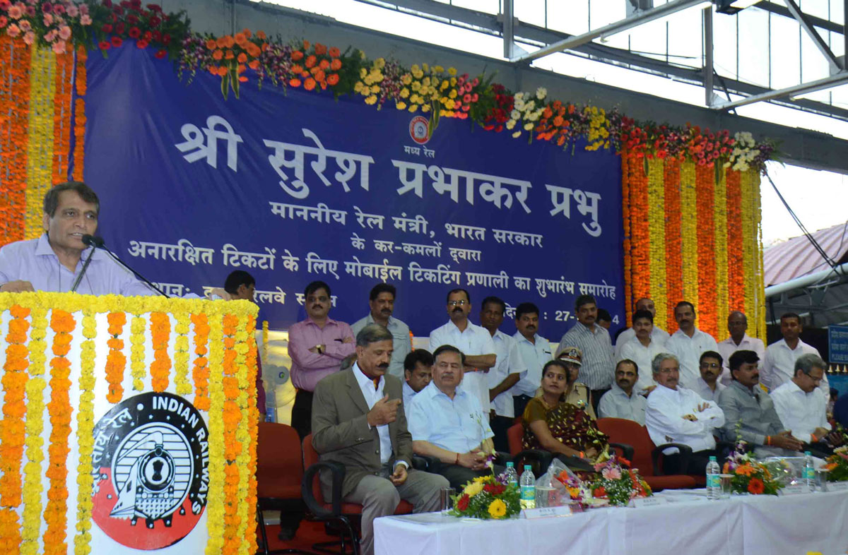 Inauguration of the Mobile Ticketing System at Dadar Stn. by Hands of Hon'ble Minister of Railways Sunil Prabhu.