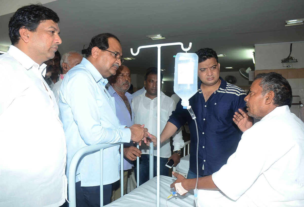 Opposition Party Leader Radhakrishna Vikhe Patil visit Malvani.