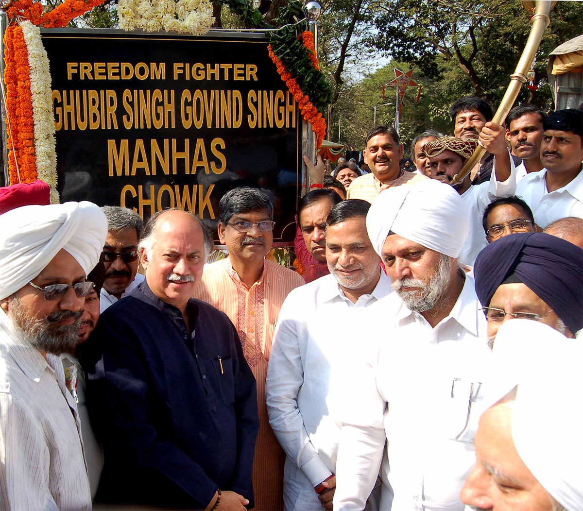 NAMING CEREMONY OF FREEDOM FIGHTER RAGHUVIRSINGH MANHAS CHOWK AT KALINA UNIVERSITY ON OCCASION M.P.& EX.UNION MINISTER GURUDAS KAMAT & MRCC PRESIDENT KRIPASHANKAR SINGH.
