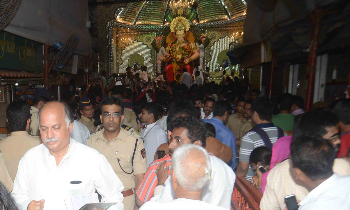 AICC Gen.Sec.Gurudas Kamat for "Lal Baugcha Raja" Ganpati Darshan.
