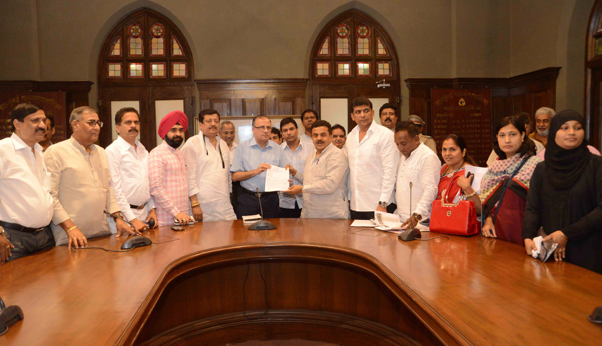 MRCC President Sanjay Nirupam & Congress Leaders Meets BMC Commissioner Ajoy Mehta at BMC Head Office.