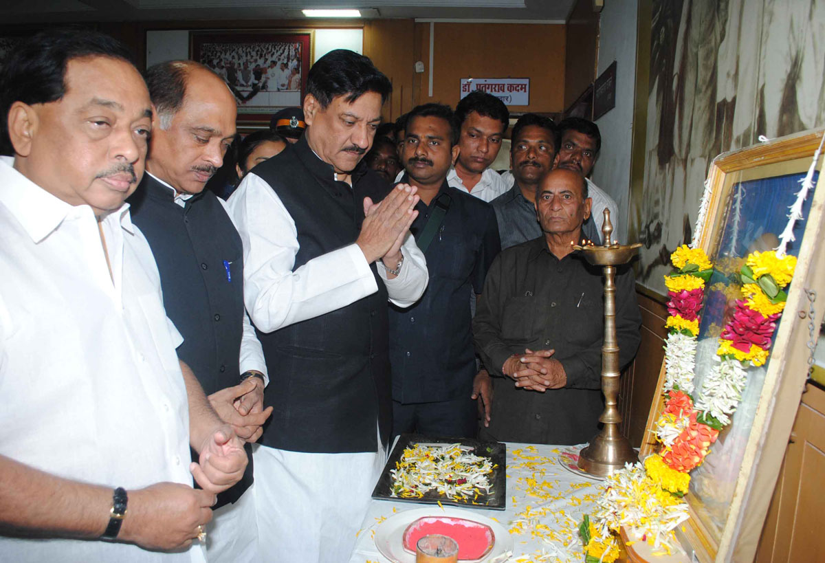 TRIBUTE TO FATHER OF NATION MAHATAMA GANDHI ON HIS DEATH ANNIVERSARY AT TILAK BHAVAN DADAR.