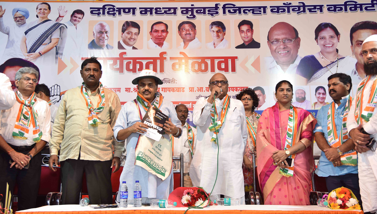 MRCC President Sanjay Nirupam held meetings in Mumbai regarding Congress Party DOOR TO DOOR Campaign & "Project Shakti" Program.