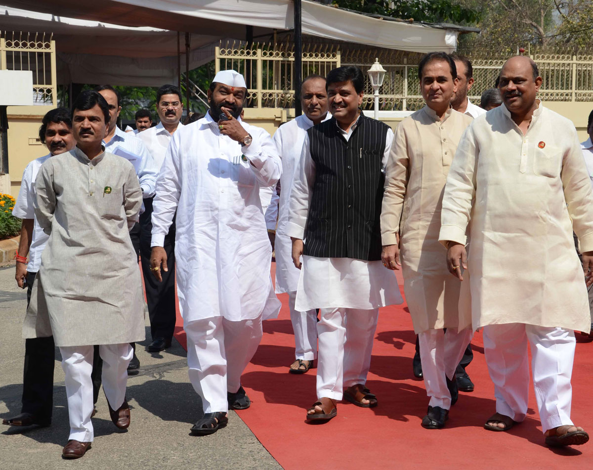 EX.CHIEF MINISTER ASHOKRAO CHAVAN & STATE MINISTER D.P.SAWANT AT BUDGET SESSION IN VIDHAN BHAVAN MUMBAI.
