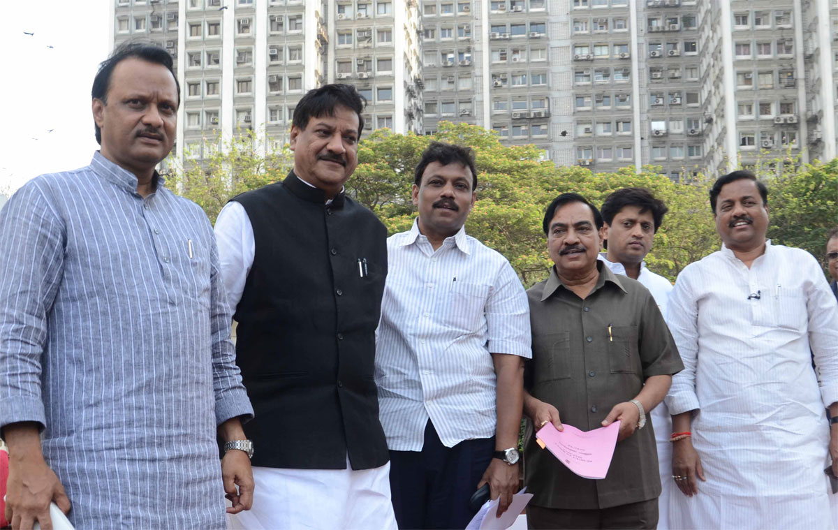 CHIEF MINISTER PRITHVIRAJ CHAVAN,DY CHIEF MINISTER AJIT PAWAR,OPP.LEADER EAKNATH KHADSE & VIDHAN PARISHAD OPP.LEADER VINOD TAWDE AT VIDHAN BHAVAN MUMBAI.
