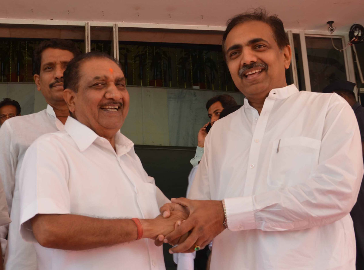 GUARDIAN MINISTER JAYANT PATIL GREETS MINISTER SHIVAJIRAO MOGHE ON HIS BIRTHDAY AT VIDHAN BHAVAN MUMBAI.