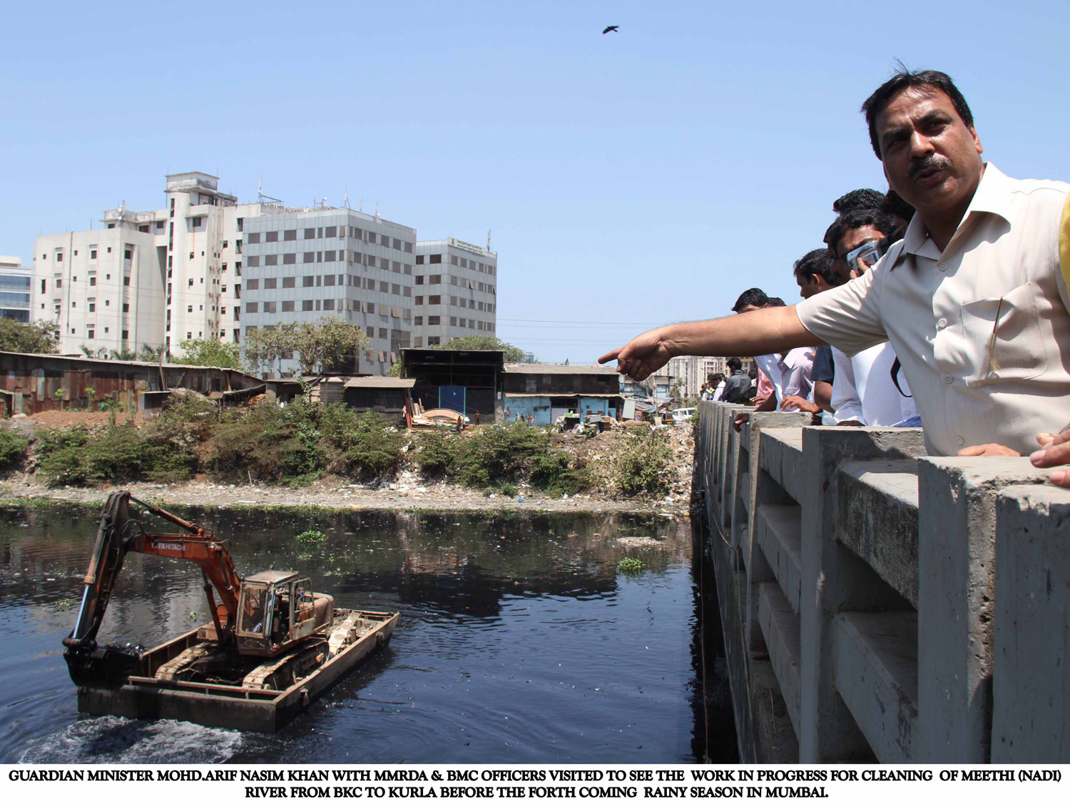 GUARDIAN MINISTER MOHD.ARIF NASIM KHAN WITH MMRDA & BMC OFFICERS VISITED TO SEE THE WORK IN PROGRESS FOR CLEANING OF MEETHI NADI (RIVER) FROM BKC TO KURLA.
