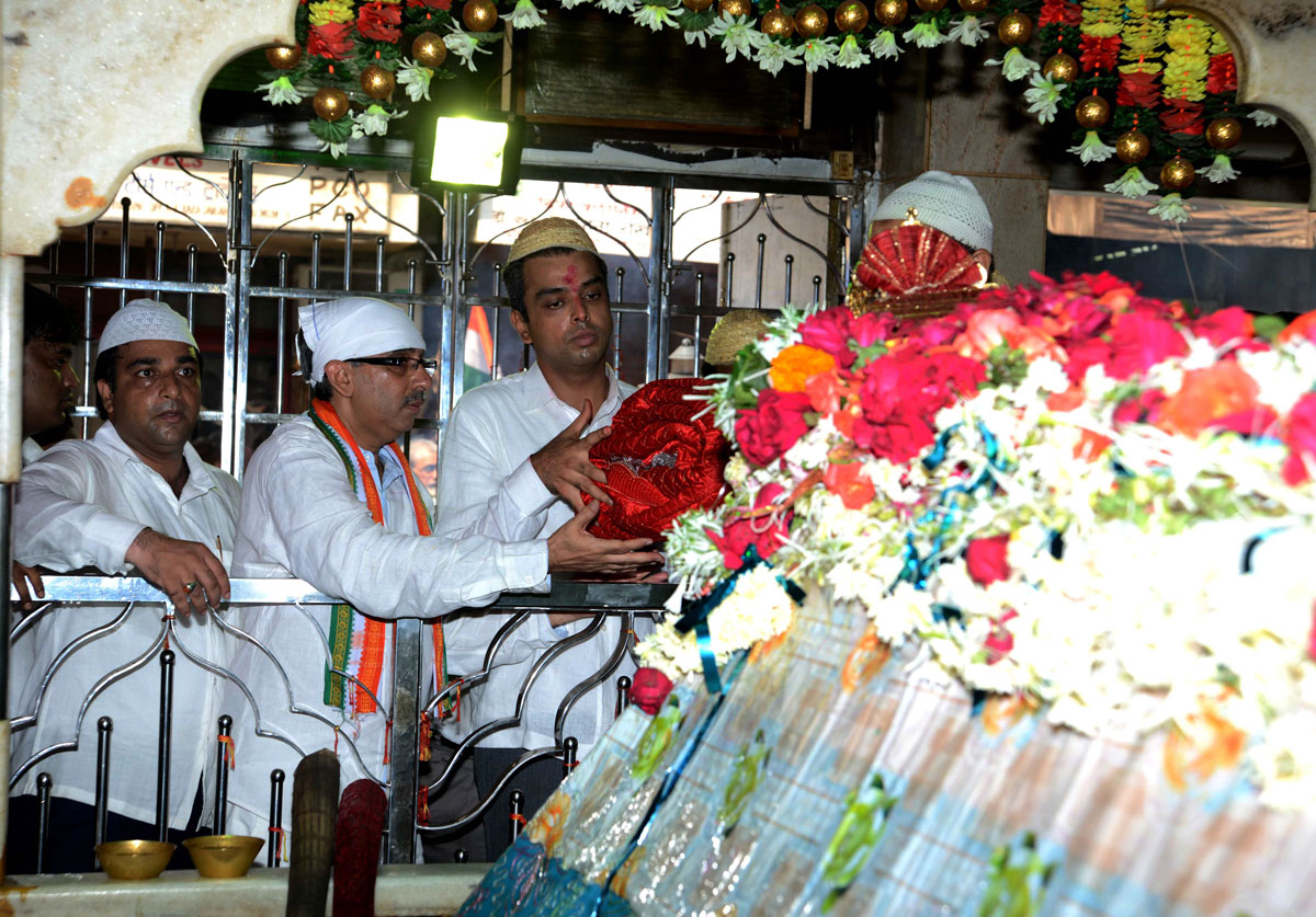 MP.& UNION MINISTER OF STATE MILIND DEORA & MLA AMIN PATEL IN SOUTH MUMBAI MUMBADEVI ASSEMBLY.