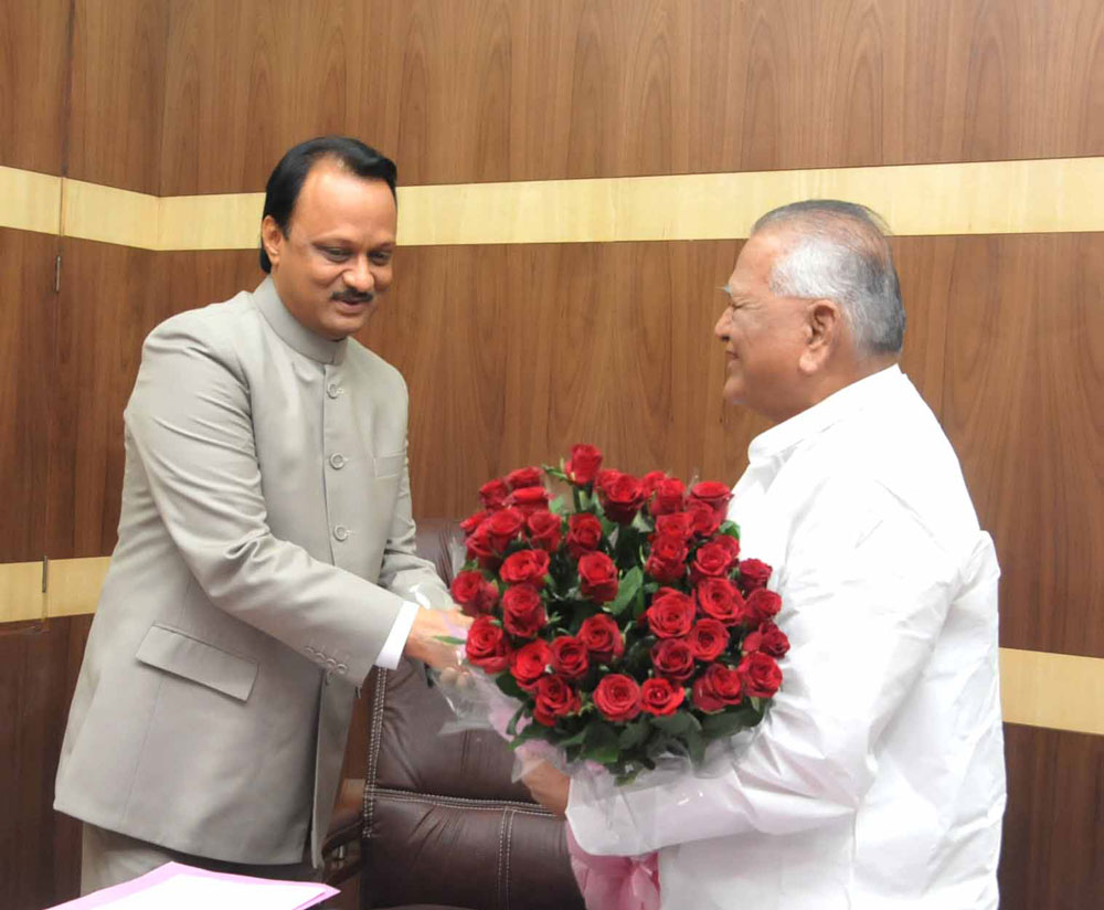 LEADERS AT NAGPUR VIDHAN BHAVAN ON 1ST DAY OF WINTER SESSION.