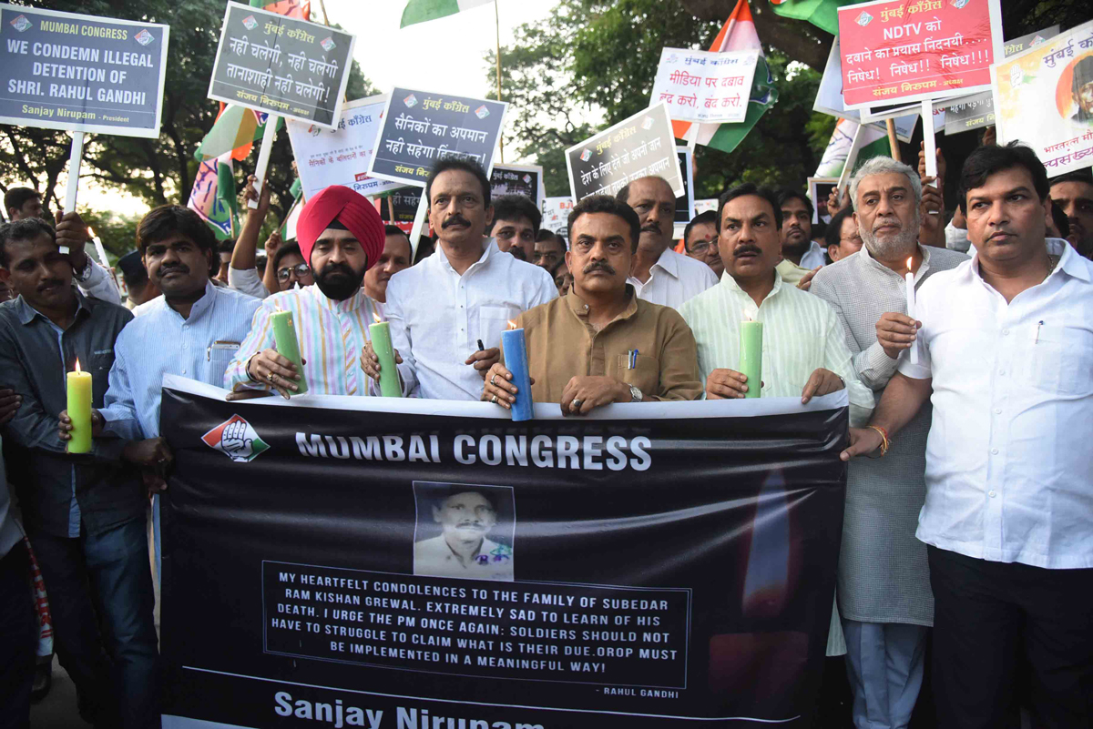 Mumbai Congress "Candle March" at CST.