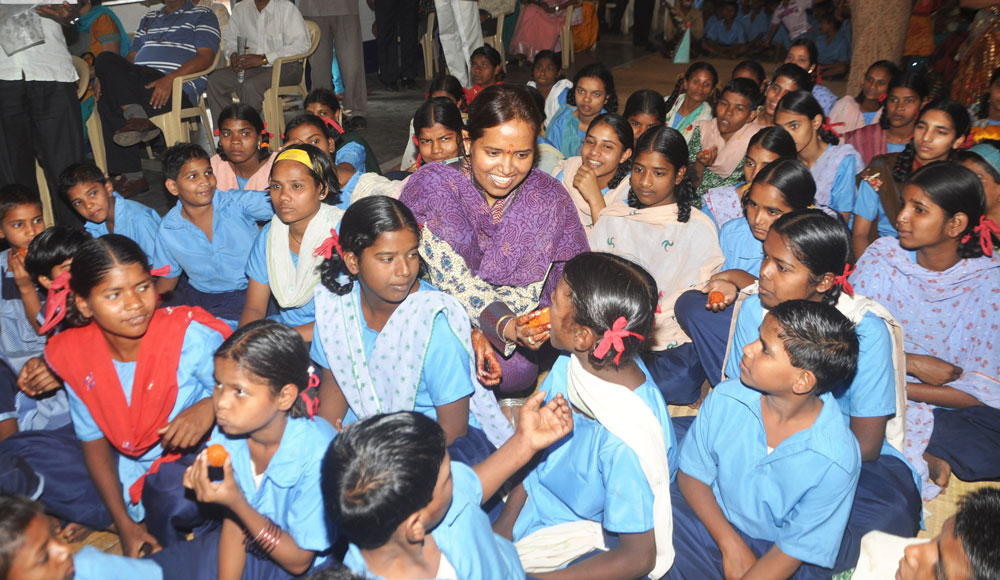 MINISTER VARSHAA TAI GAIKWAD BIRTHDAY CELEBRETED IN MUMBAI.