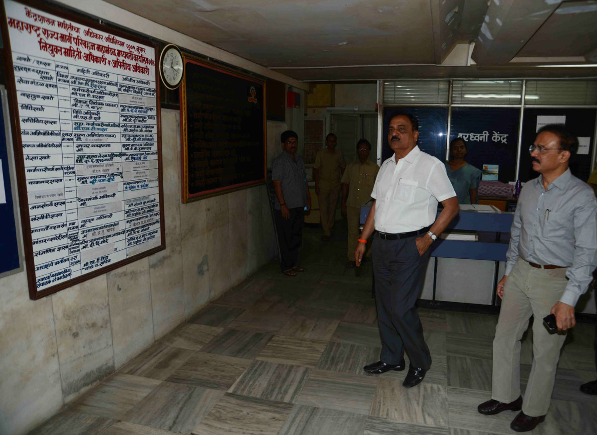 Minister Diwakar Rawate Visit StateTransport Chief Office Mumbai Central.`