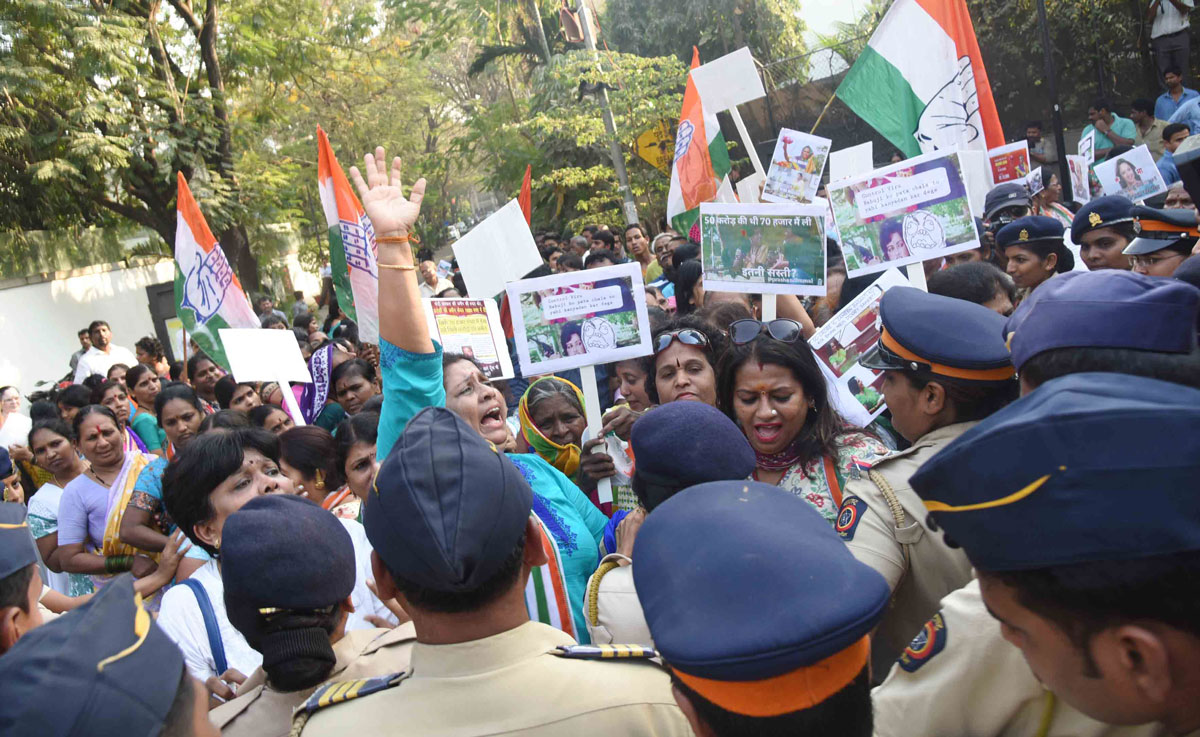 Mumbai Mahila Congress Protest outside Cine Star Hema Malini Bunglow at Juhu.
