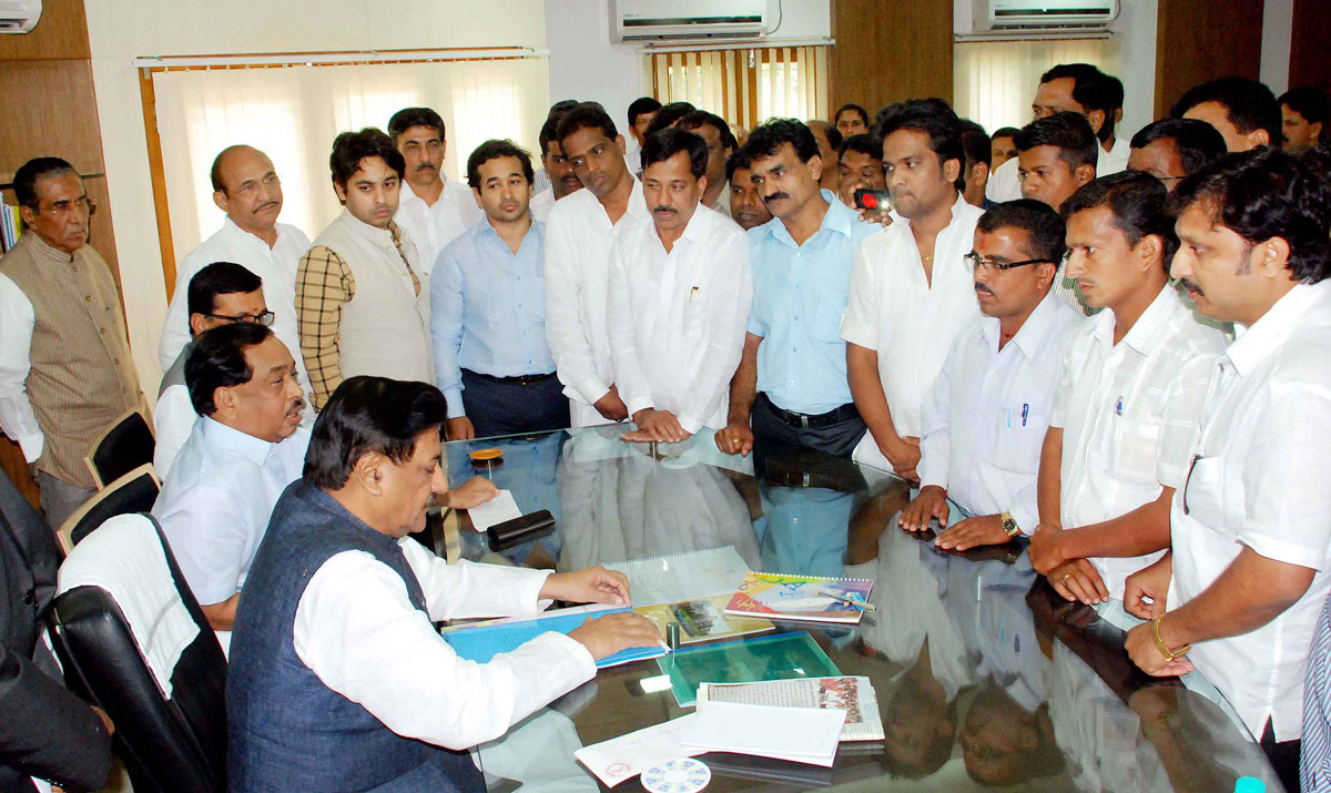 CHIEF MINISTER PRITHVIRAJ CHAVAN & MINISTER NARAYANRAO RANE TO INAUGURATE DIST.E-OFFICE PRAKALP AT SINDHUDURG KANKAVLI.