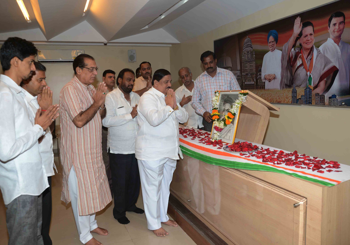 MUMBAI CONGRESS TRIBUTE TO LOKMANYA TILAK ON HIS BIRTH ANNIVERSARY AT RAJIV GANDHI BHAVAN.