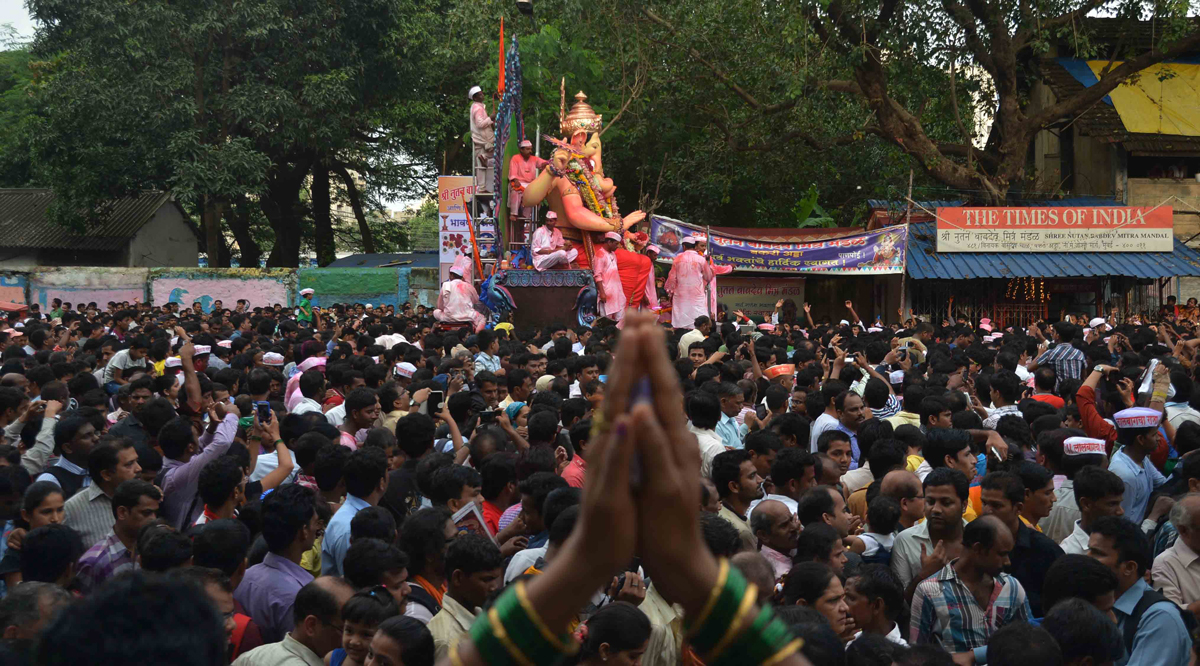 गणपती बाप्पा मोरया पुढच्या वर्षी लवकर या !!!!!!!!
