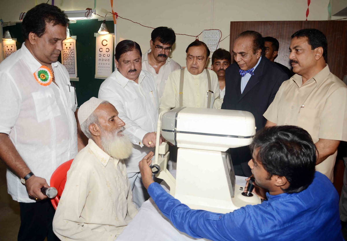 UNION MINISTER OF STATE & M.P.MILIND DEORA & KARM ORGANISED 81ST FREE EYE CHECK-UP CAMP AT UMER RAJAB MUNICIPAL SCHOOL MADAN PURA.