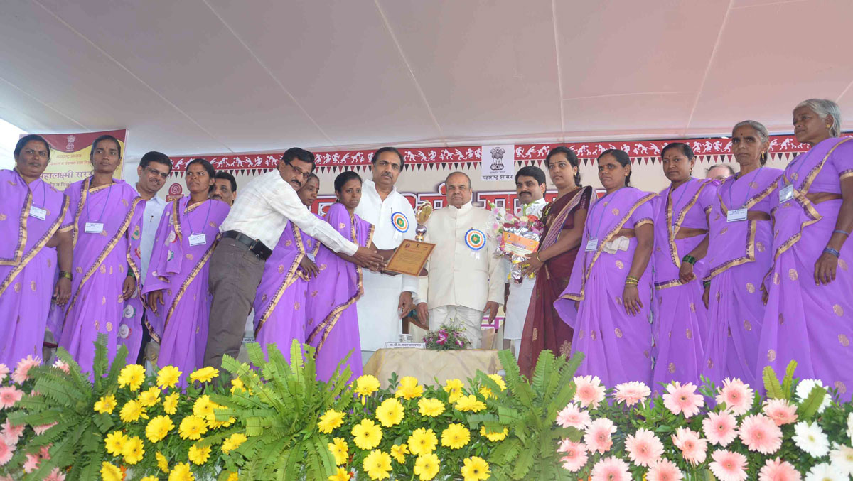 Governor K.Sankarnarayanan Inaugurates Mahalaxmi Saras-2014 Exhibition at Bandra Reclamation.