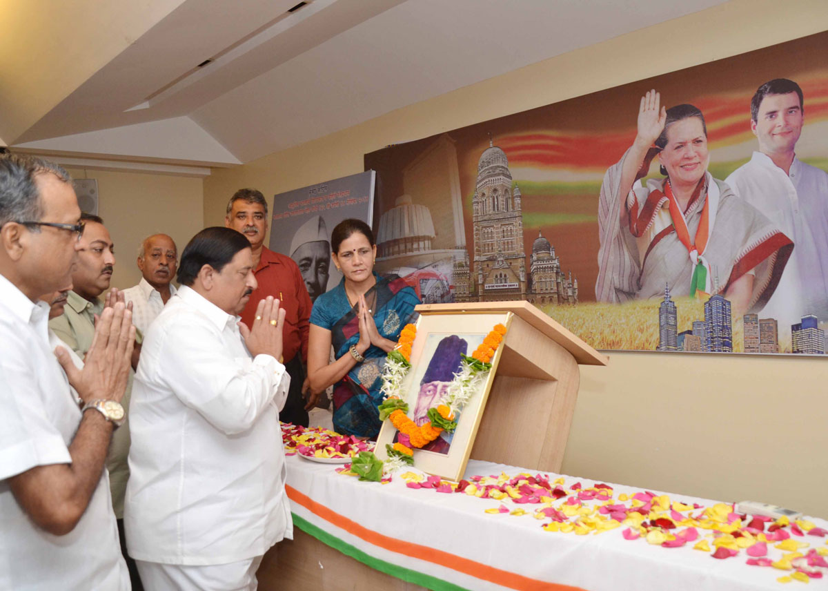 Mumbai Congress PayTribute to Leader Late.Maulana Abul Kalam Azad on His Death Anniversary at MRCC Rajiv Gandhi Bhavan.