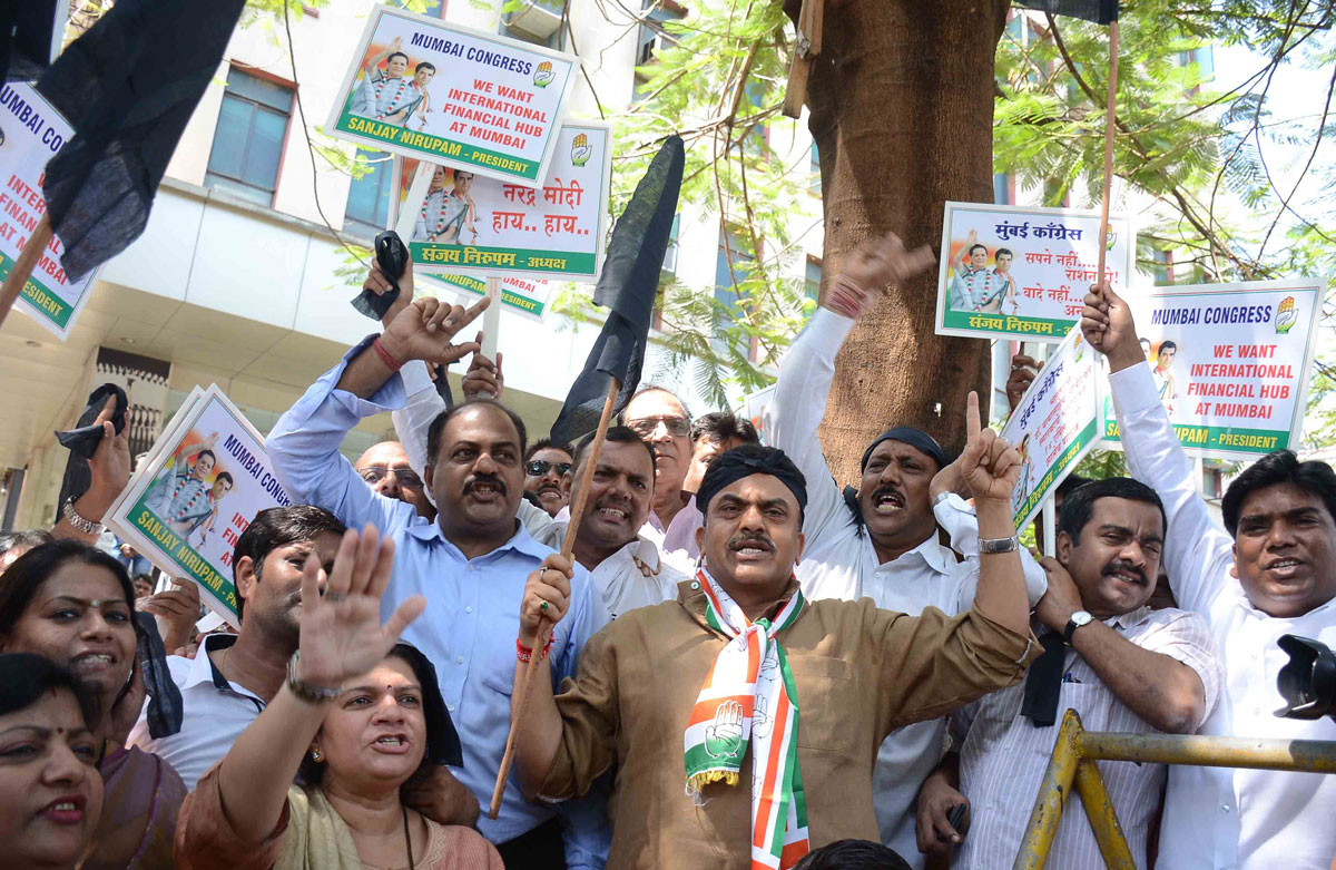 MRCC President Sanjay Nirupam with Congress Team Protest Against Prime Minister Narendra Modi at Colaba.