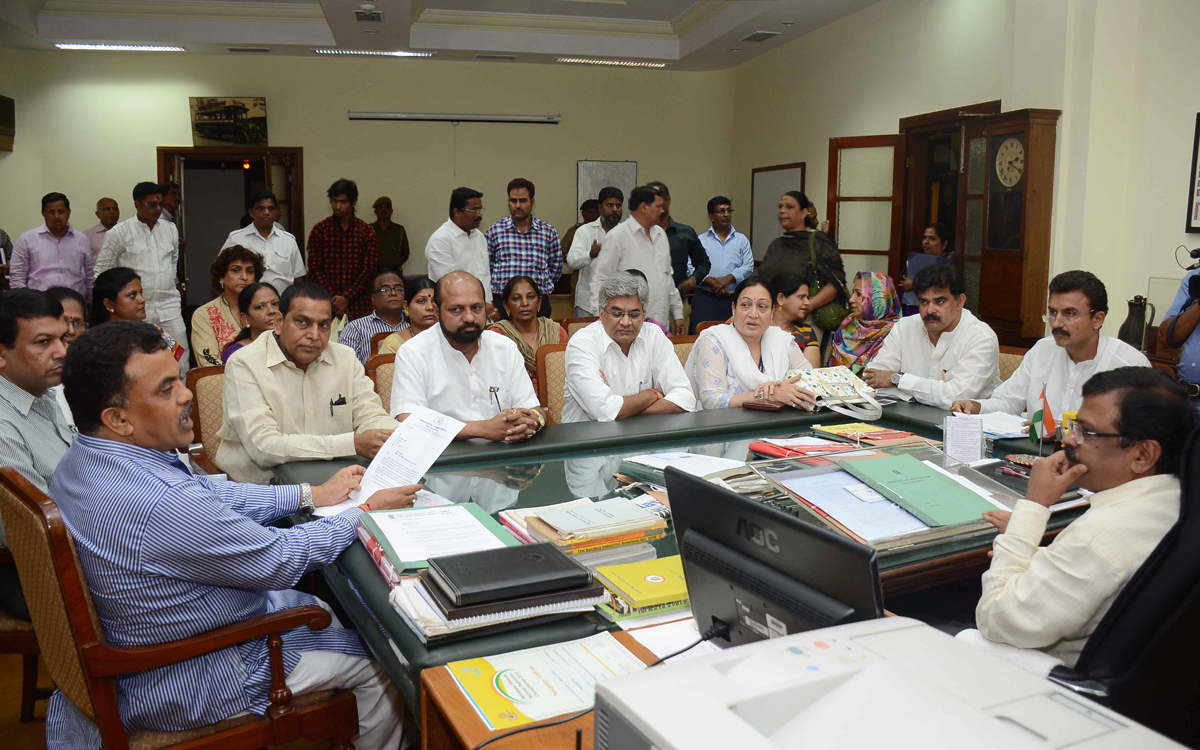 Mumbai Congress President & Ex.MP.Sanjay Nirupam with Delegation at BEST Bhavan Colaba.