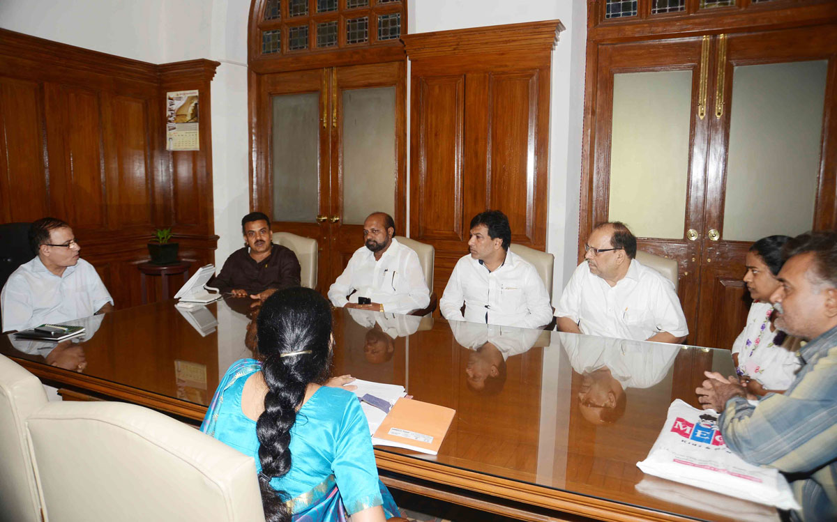 MRCC President Sanjay Nirupam Meets BMC Commissioner Ajoy Mehta at BMC Head Office.