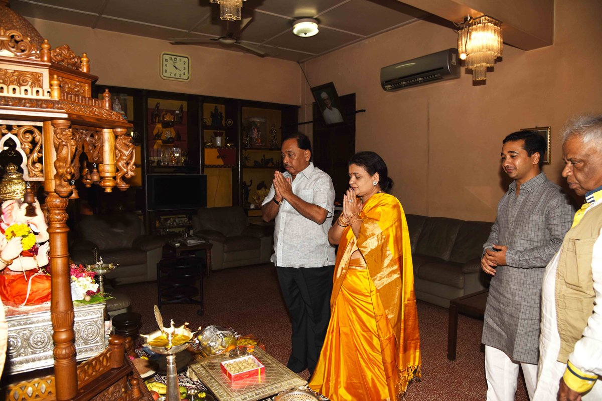 Political Leader's Celebrate Ganesh Chaturthi in Mumbai.Ganpati Bappa Morya...!