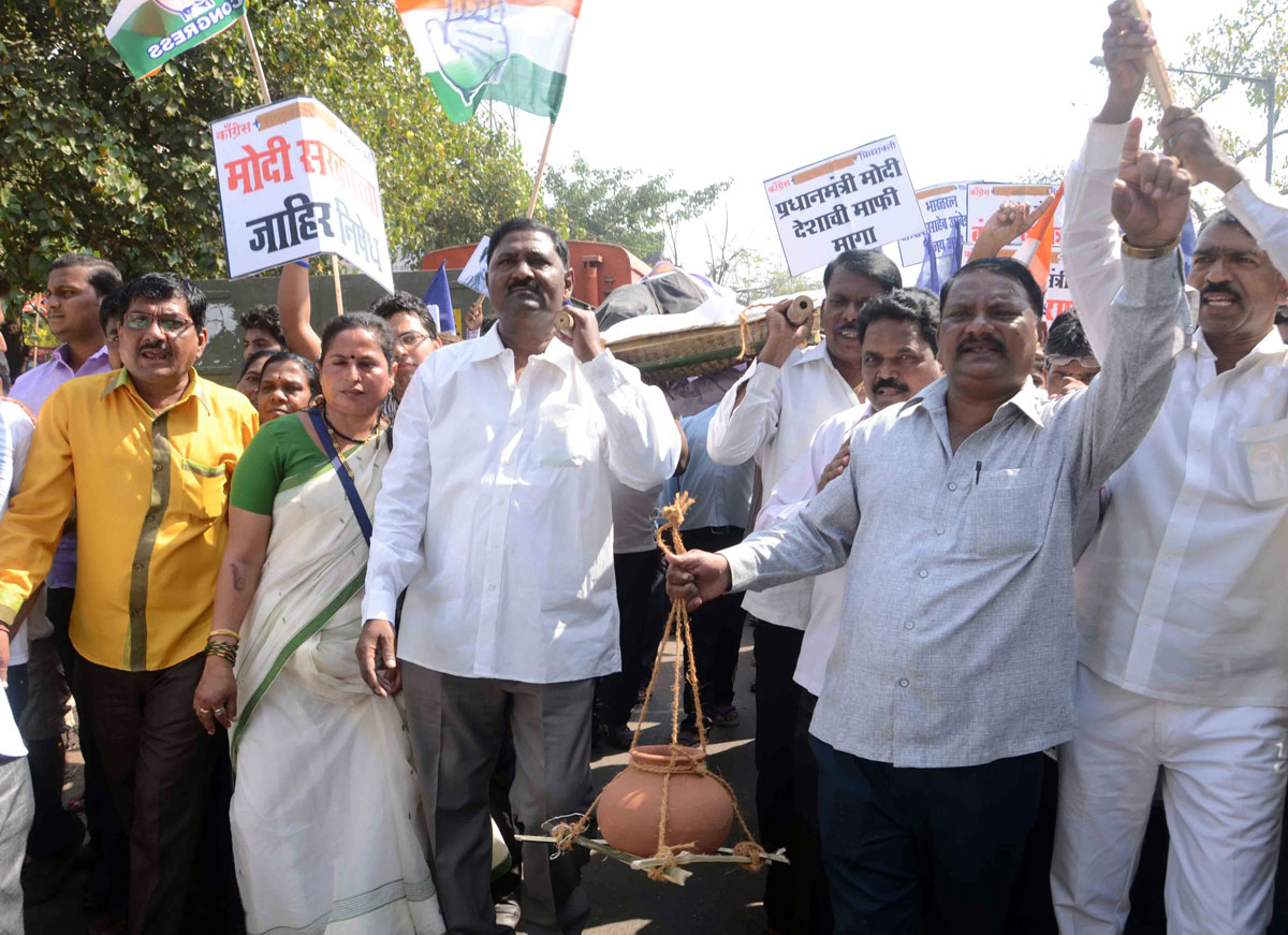Congress-Bhimshakti Protest Leaded by Congress Leader & Ex.Minister Chandrakant Handore against Govt on Dalit Phd Scholar Rohit Vemula Sucide at Hyderabad University at Chembur.