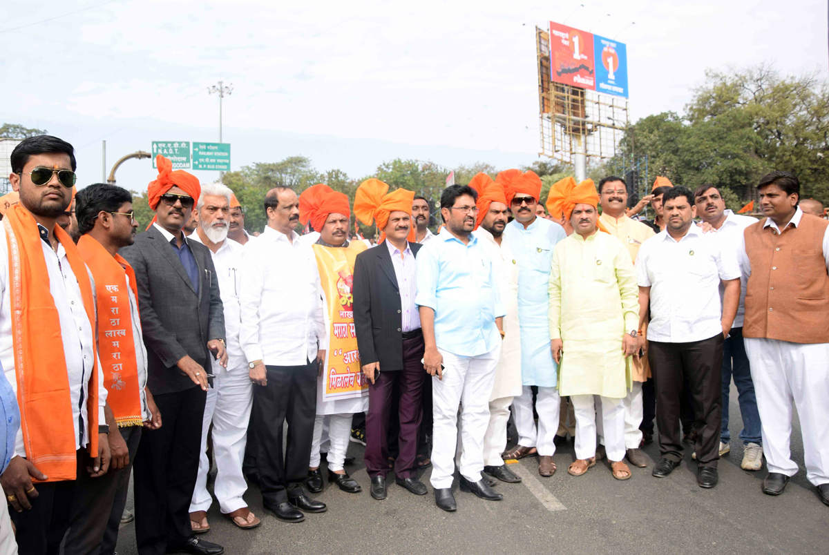 Shivsena Minister's at Vidhan Bhavan Out side Maratha Karanti Mukh Morcha Nagpur.