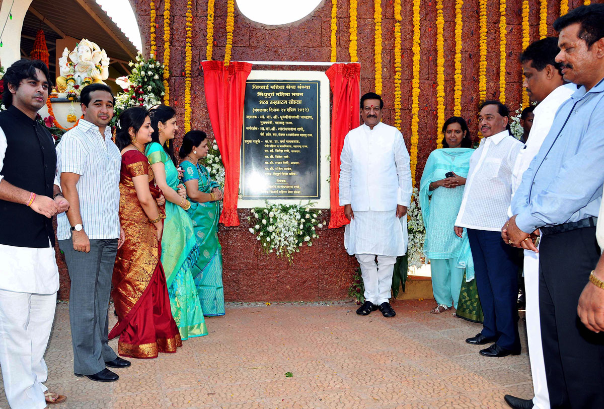 CHIEF MINISTER PRITHVIRAJ CHAVAN & MIN.NARAYA​N RANE IN SINDUDURGH KOKAN.