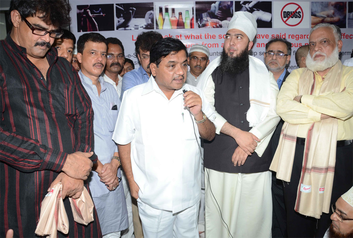 SAY NO TO DRUGS...! VISIT OF HOME MINISTER R.R.PATIL AT JAMIA QADRIA ASHRAFIA M.S.ALI ROAD(DO TANKI) TO DISCUSS VARIOUS ISSUES OF THE MINORITY COMMUNITY SPECIALLY ON THE RISE OF DRUG ADDICTS ON OCCASION JAMIA QADRIA ASHRAFIA PRESIDENT MOULANA MOIN MIYAN.