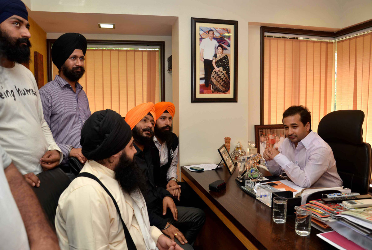 THE SIKH ASSOCIATION OF MUMBAI REPRESENTED MEETS SWABHIMAAN SANGHATANA PRESIDENT NITESH NARAYANRAO RANE AT KHAR.