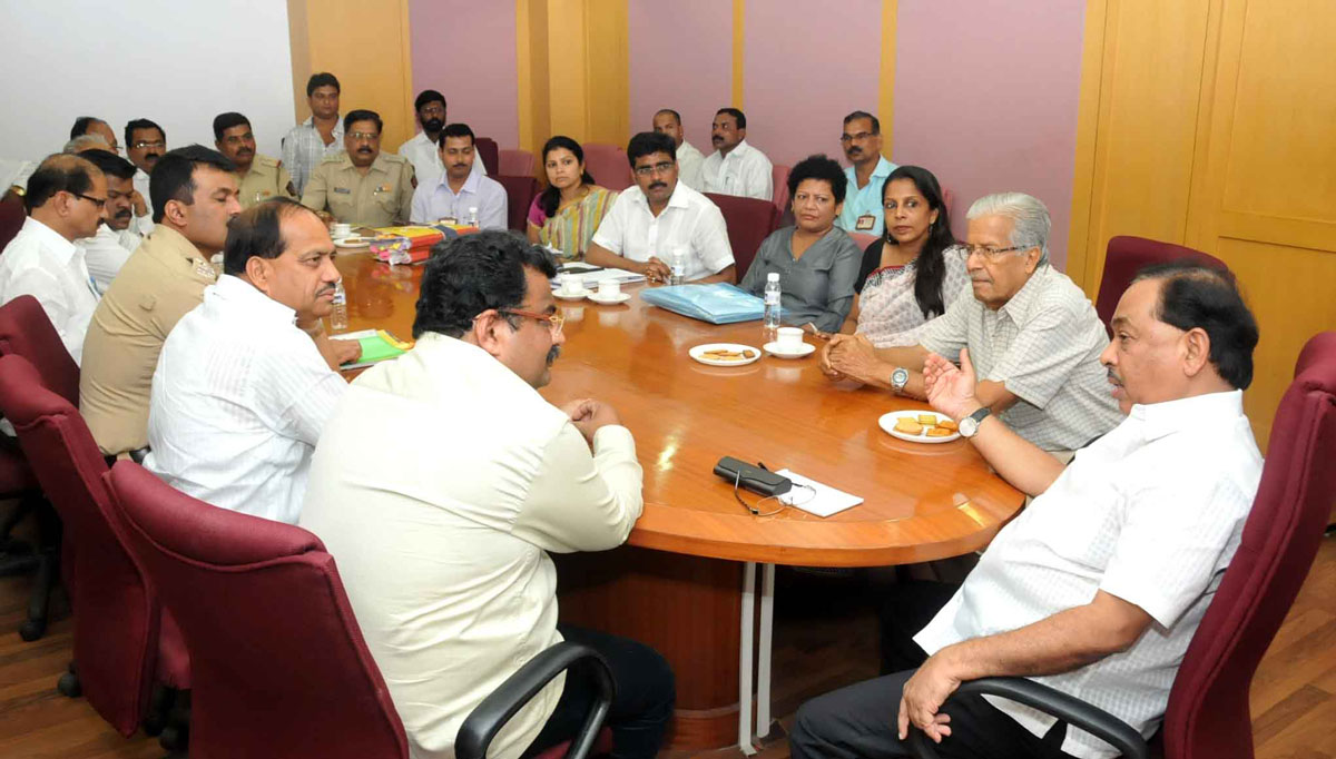MINISTER NARAYANRAO RANE  MEETING DOMBIVLI ISSUE AT MANTRALYA.