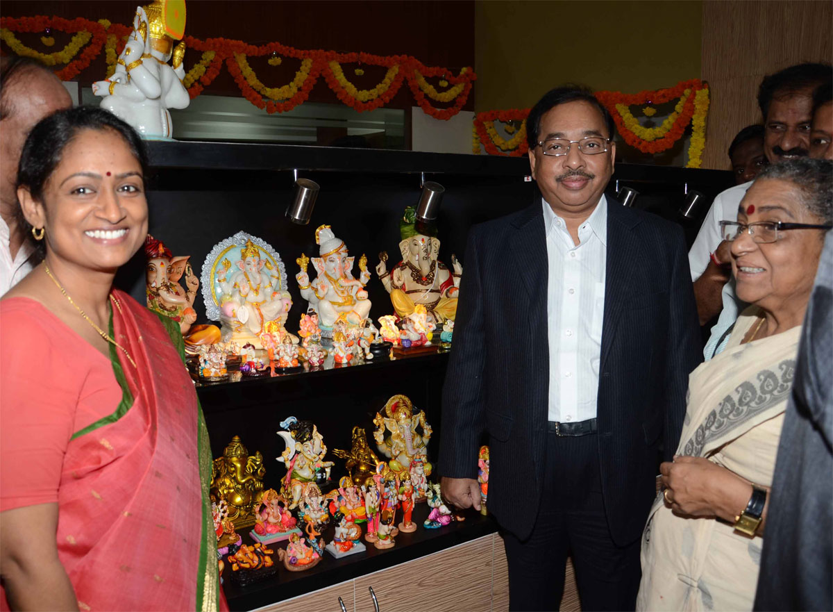MINISTER NARAYANRAO RANE AT WORLD TRADE CENTER.
