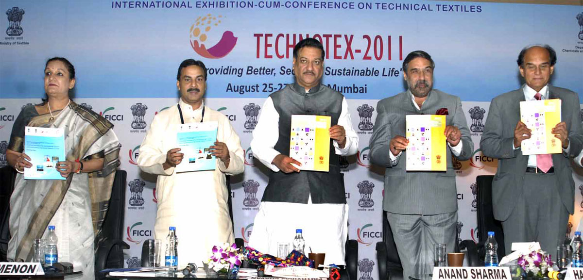 UNION MINISTER ANAND SHARMA ,CHIEF MINISTER PRITHVIRAJ CHAVAN & MINISTER ARIF NASIM KHAN AT GOREGAON.