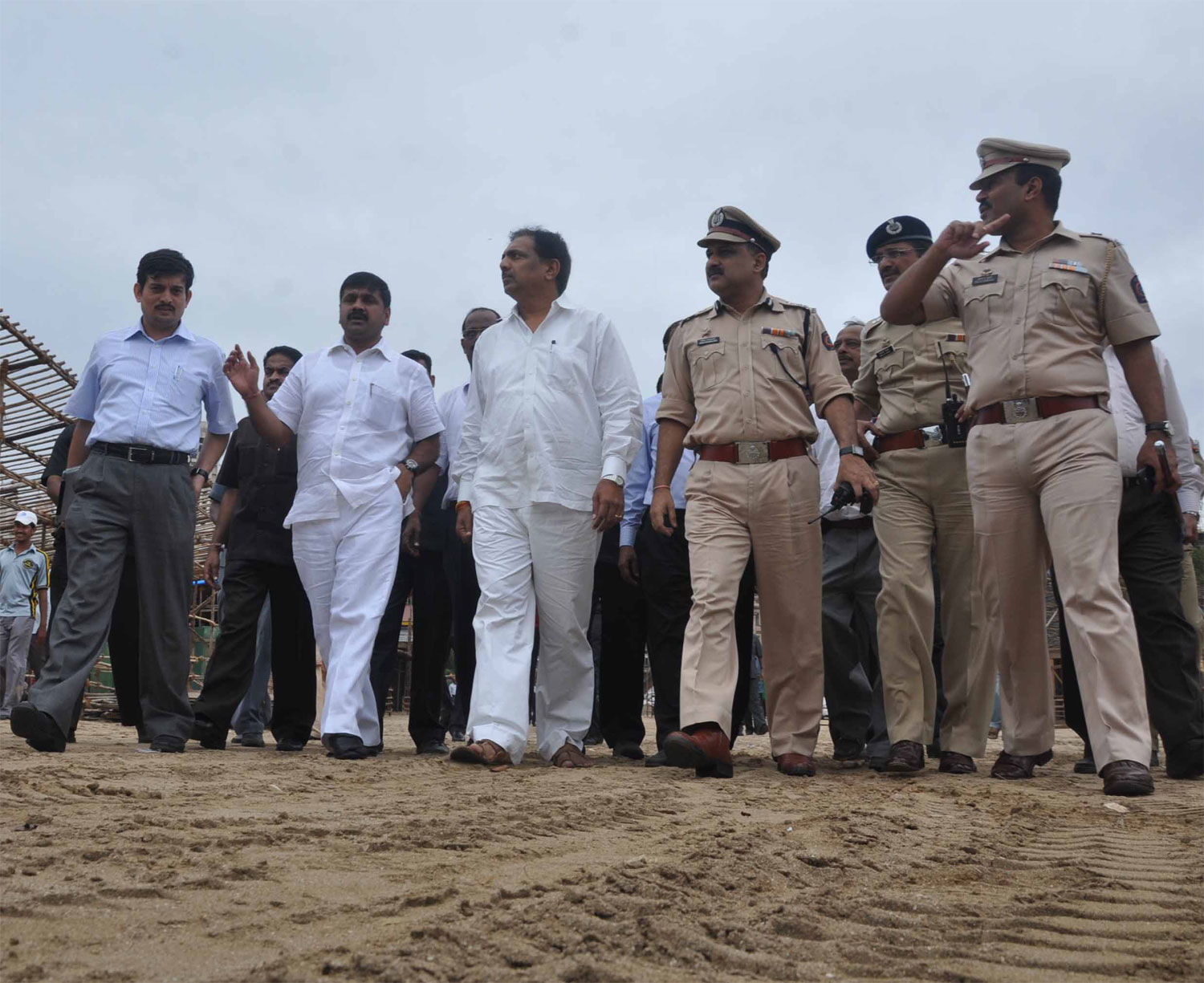GUARDIAN MINISTER OF MUMBAI JAYANTRAO PATIL & MINISTER SACHIN BHAU AHIR VISIT GIRGAUM CHOWPATI .