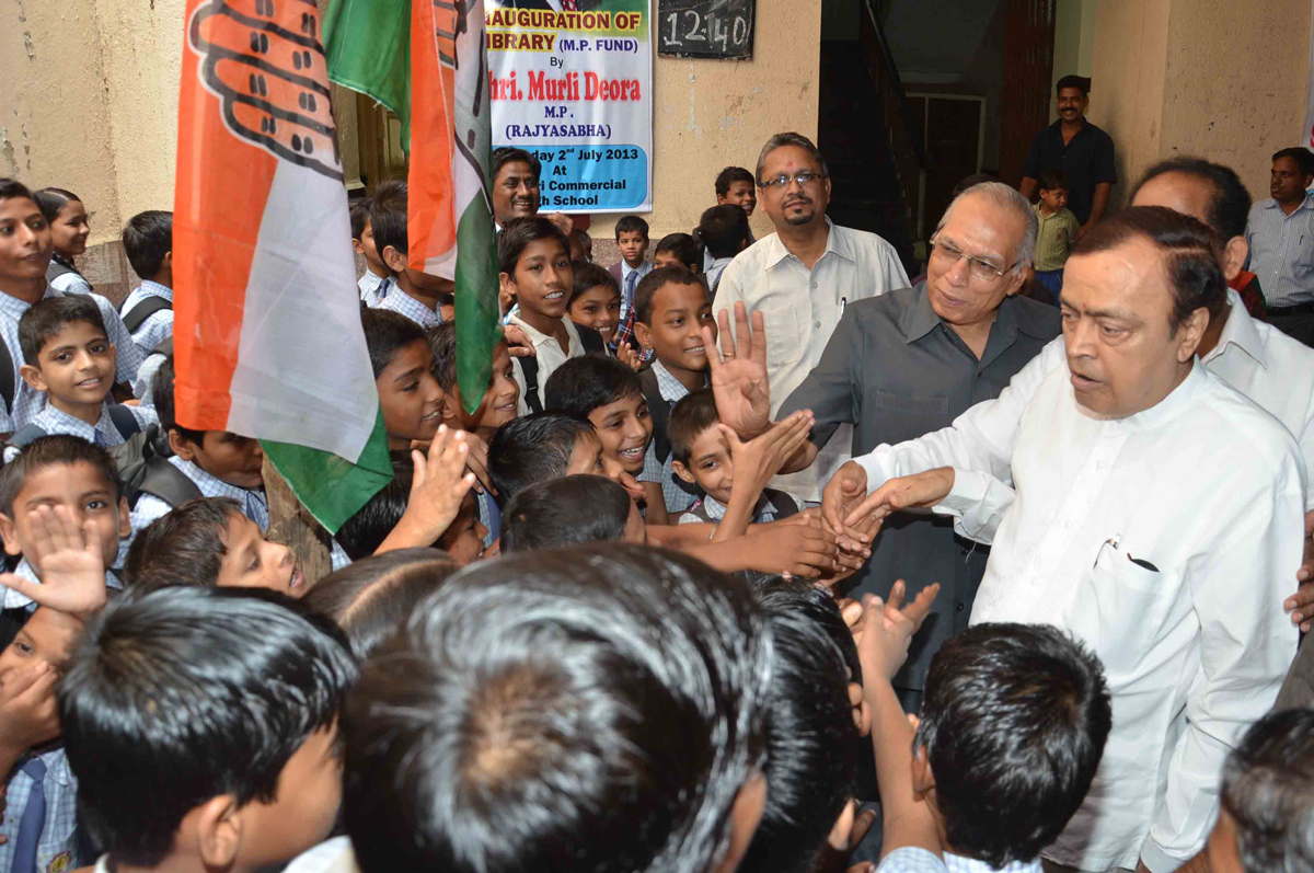 EX.UNION MINISTER & M.P.SHRI. MURLI DEORA & SMT.HEMA DEORA DURING INAUGURATION OF LIBRARY (M.P.FUND) AT MARWADI COMMERCIAL HIGH SCHOOL GIRGAON.