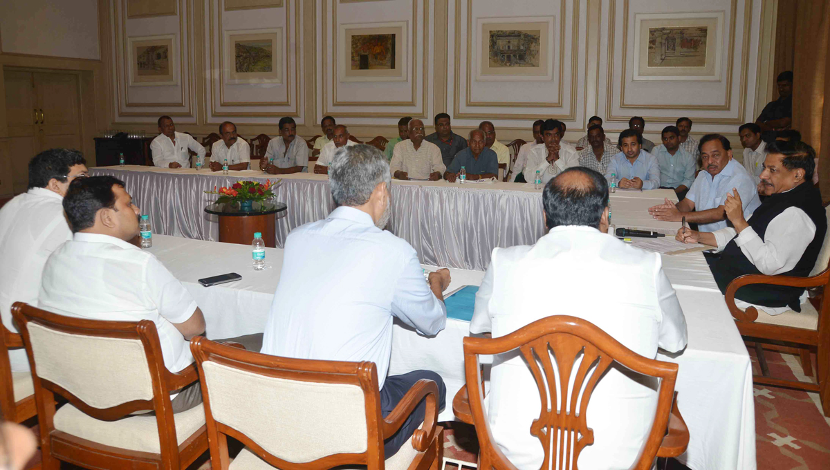 CHIEF MINISTER PRITHVIRAJ CHAVAN, MINISTER NARAYANRAO RANE & YUVA LEADER NITESH RANE AT SAHYADRI GUEST HOUSE.