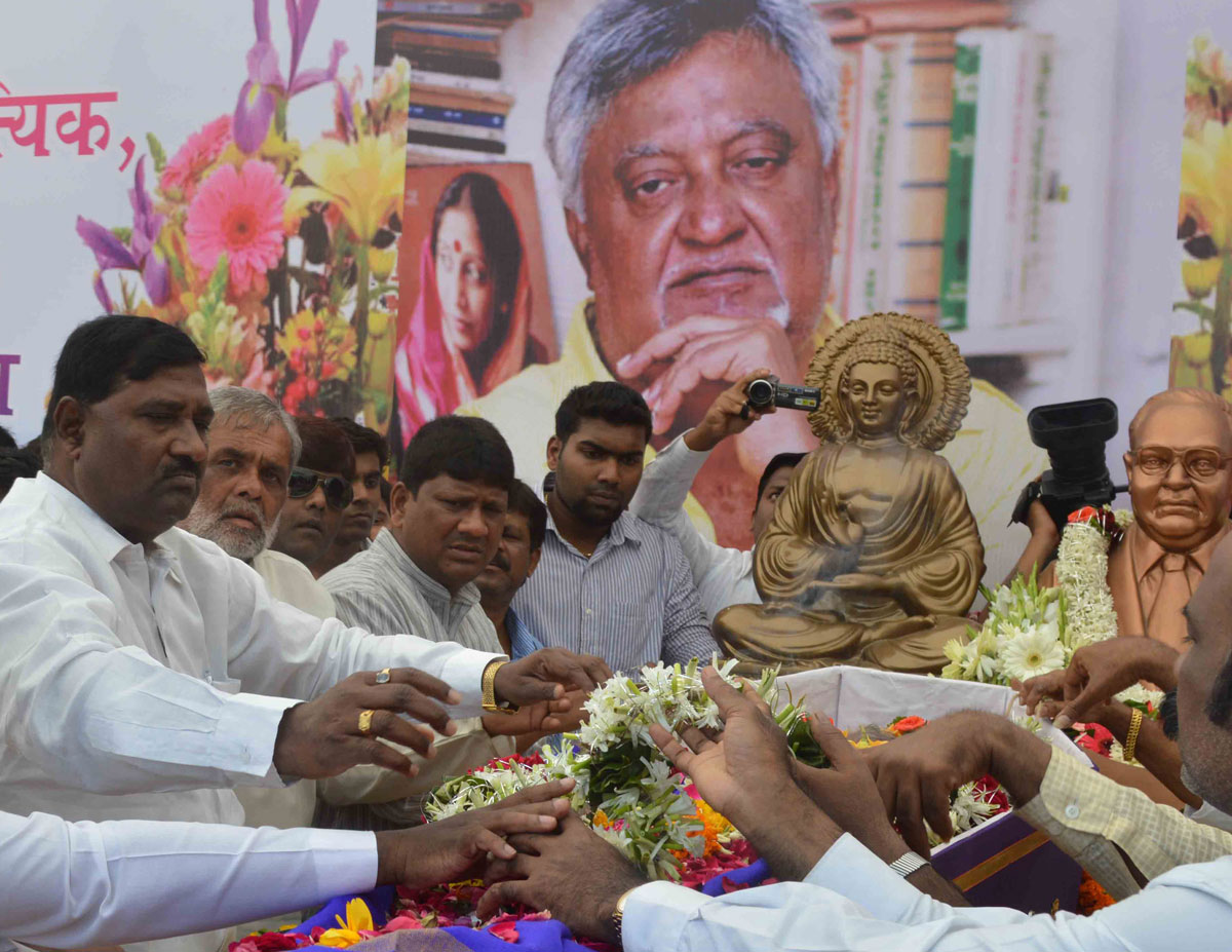 Dalit Panther Leader & Poet Padmashree Namdeo Dhasal Funeral In Mumbai At Dadar.