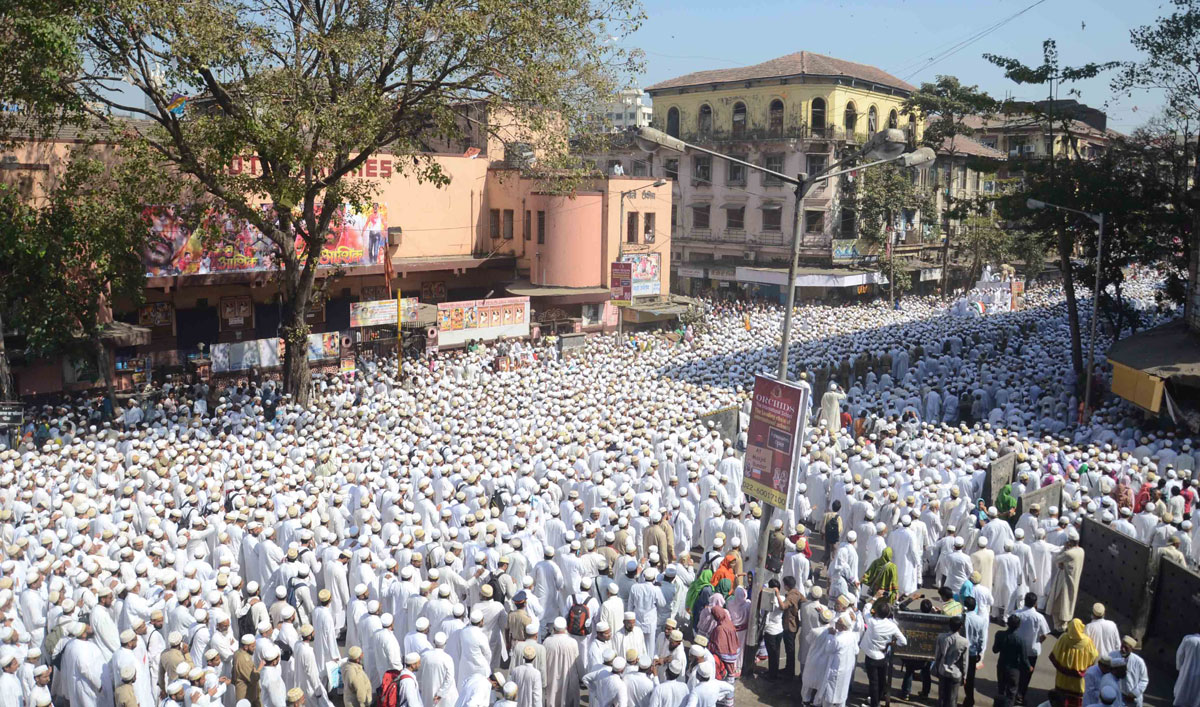 Dawoodi Bohra Community Saheb Dr.Syedna Mohammed Burhanuddin Tays Funeral In Mumbai At Bohri Mohalla.