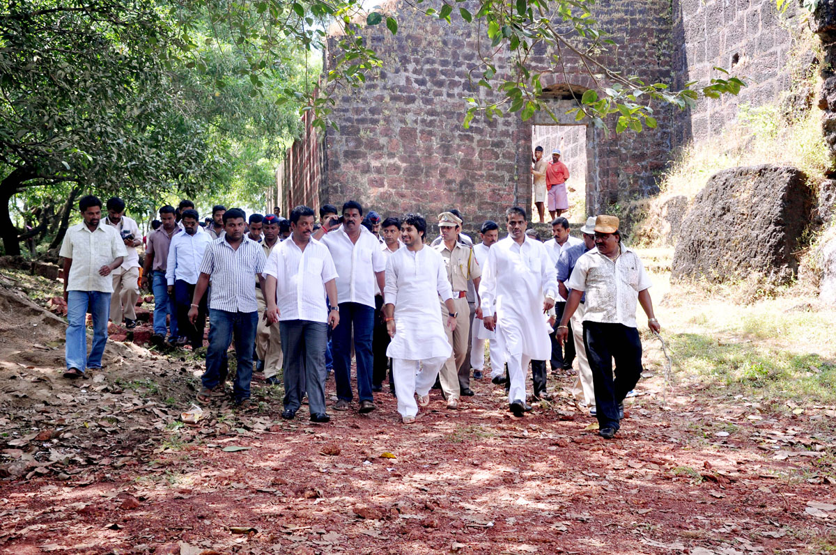 M.P.DR.NILESH NARAYANRAO RANE AT VIJAYDURG