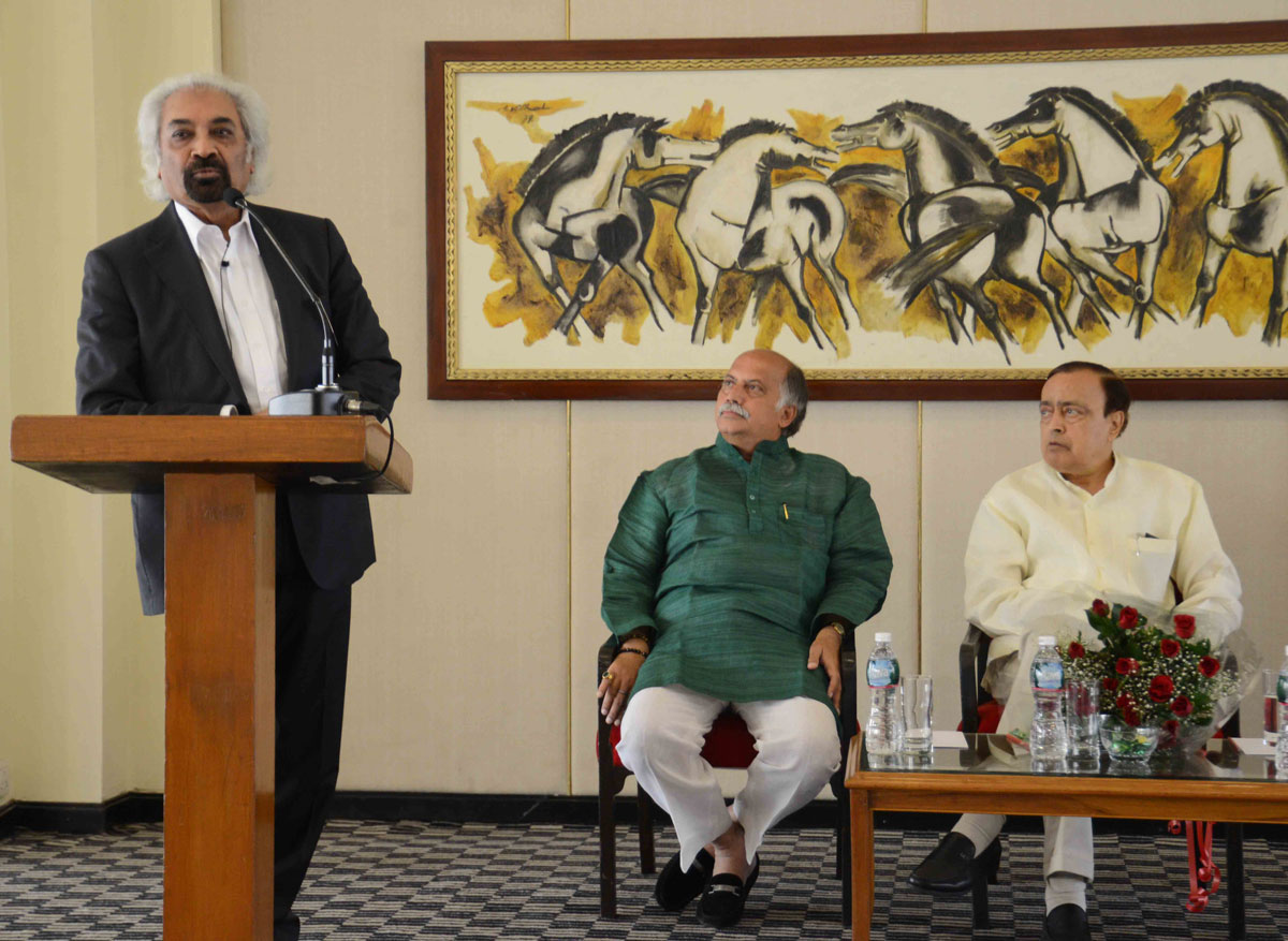 AICC Gen.Sec.& MP.Gurudas Kamat with Ex.Union Minister & MP. Murli Deora Welcomes Shri.Sam Pitroda at hotel Oberoi Trident .