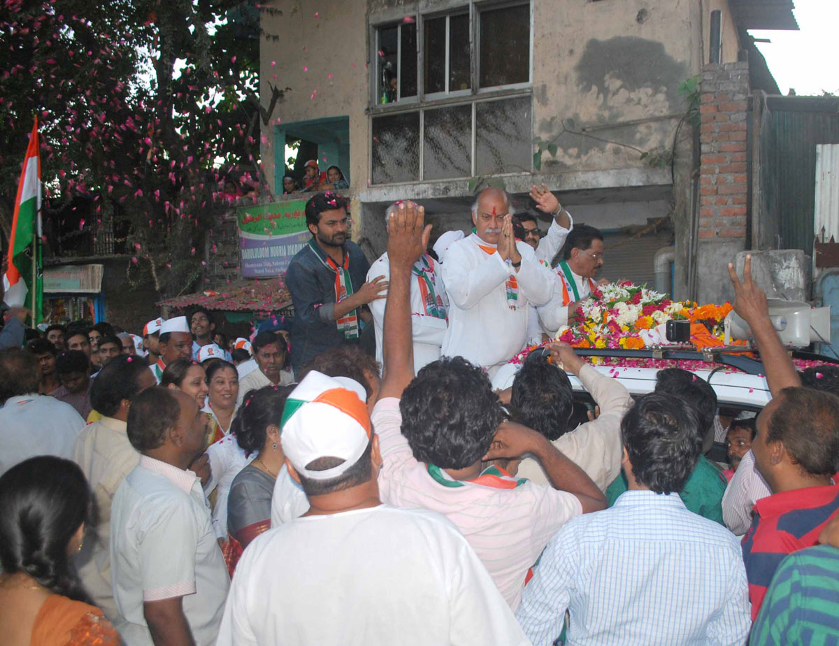 Shri.Gurudas Kamat Congress / NCP / PRP (Kawade) / Republican Party of India (Democratic) Alliance Candidate from 27- Mumbai North West Parliamentary Constituency in Andheri Assembly Area.