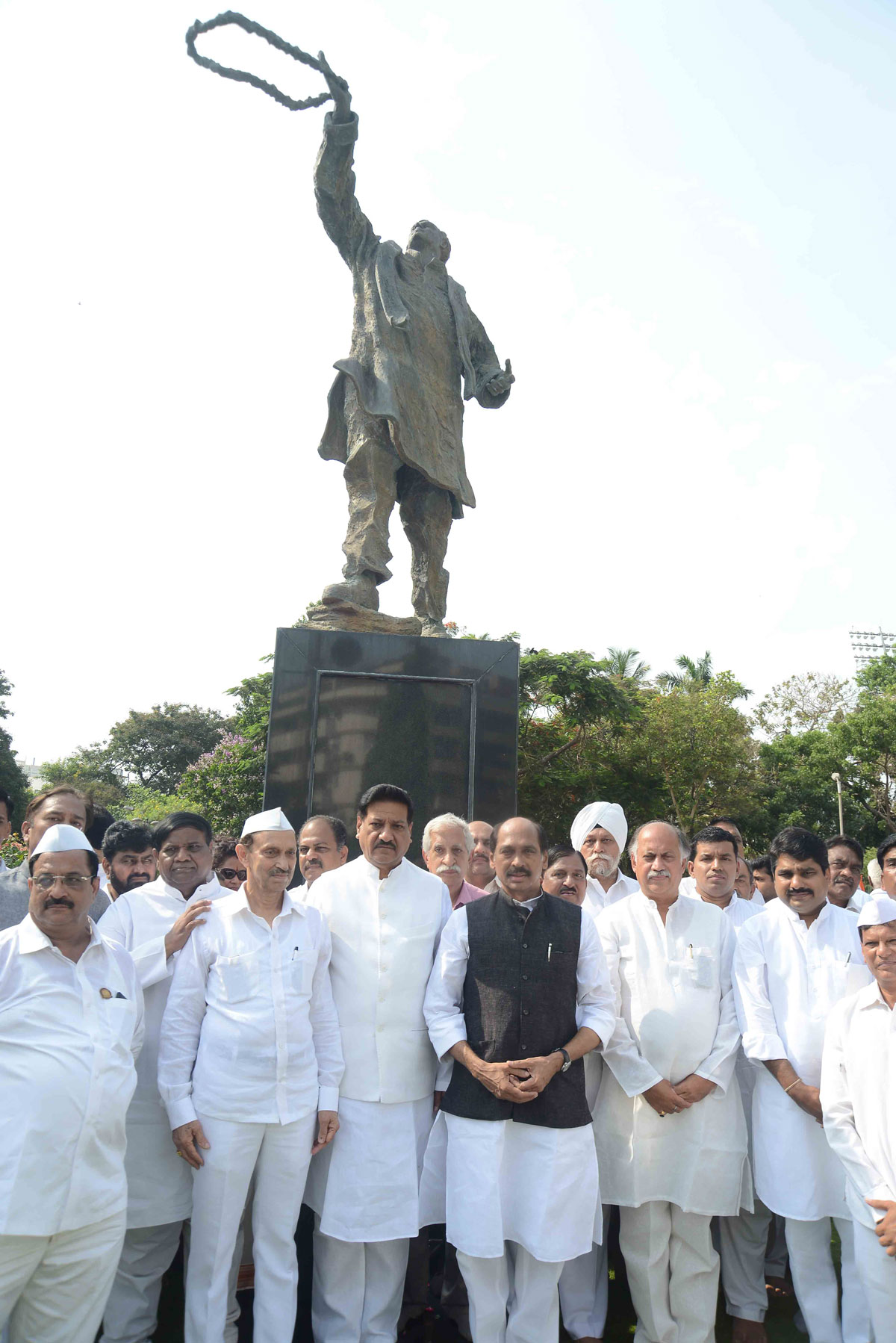 Congress Party Leader's Paying Tribute to Late Prime Minister Rajiv Gandhi on his Death Anniversary at Cooperage Ground Colaba.